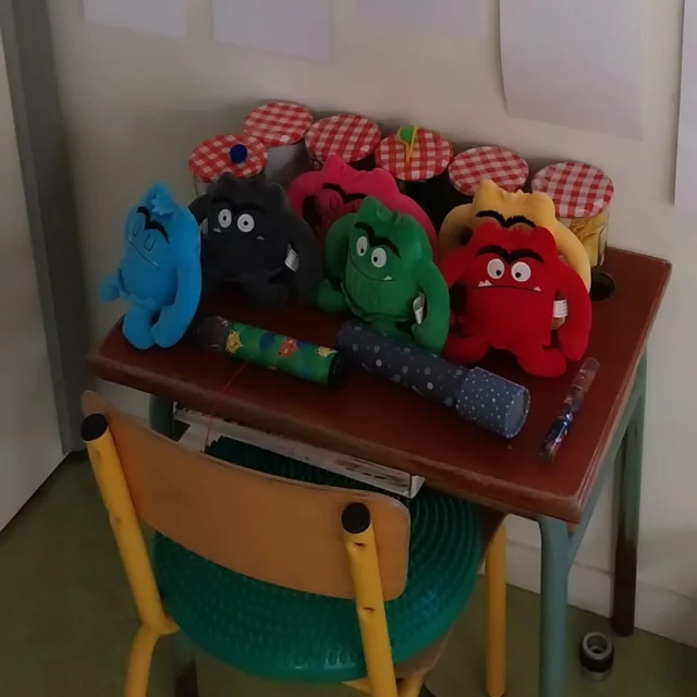 Un exemple de coin en classe de maternelle pour apprendre à mieux gérer ses émotions... Un apprentissage dès le plus jeune âge pour un meilleur climat scolaire et des élèves épanouis avec de bonnes compétences psycho-sociales.