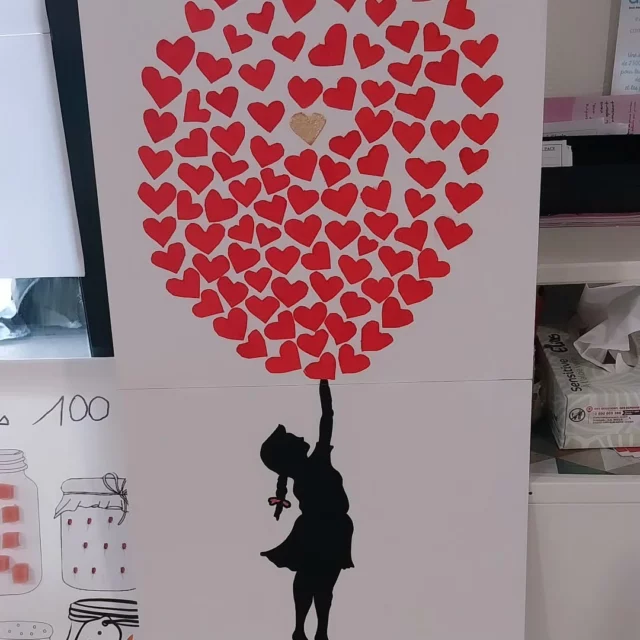 L'exposition des CP à la suite du 100e jour de classe est visible pendant quelques jours dans le hall de l'école. Bravo à tous les parents pour ces belles collections.