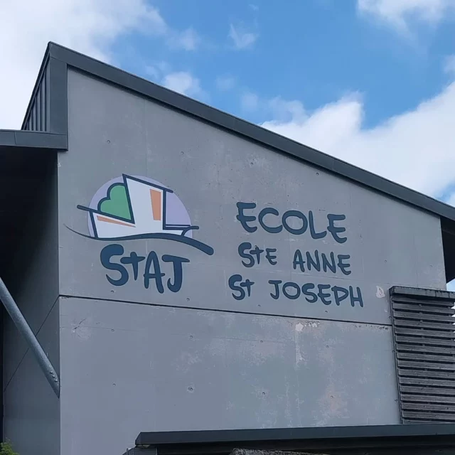 Petit rafraîchissement de la façade pour le printemps. D'autres surprises arrivent...